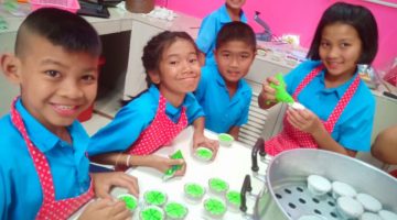 ประชาสัมพันธ์ โรงเรียนบ้านหนองโกได้รับทำขนมปุยผ้ายเพื่อส่งเสริมอาชีพ